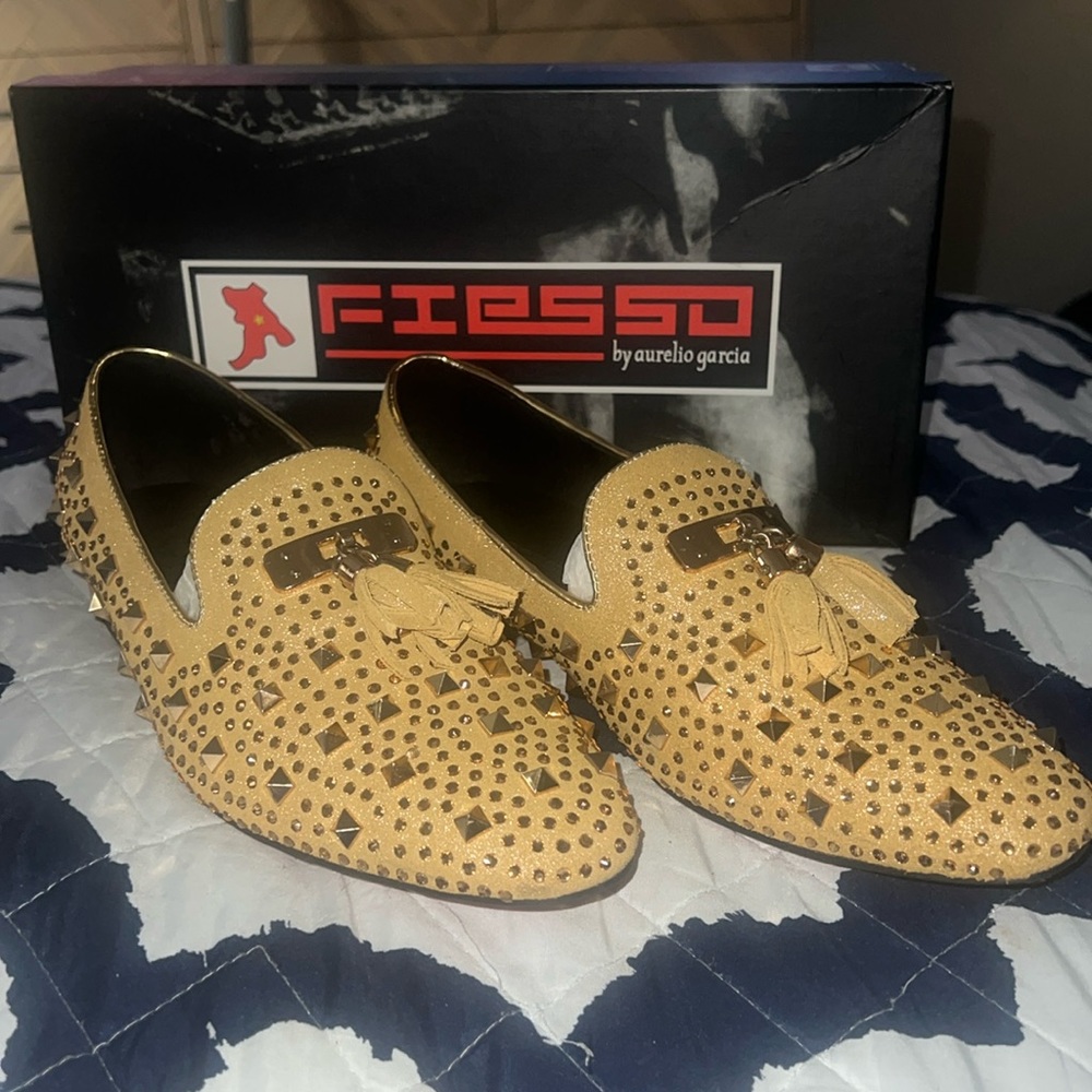 EUC Fiesso Gold Studded Loafers with Tassles Men’s Size 12.